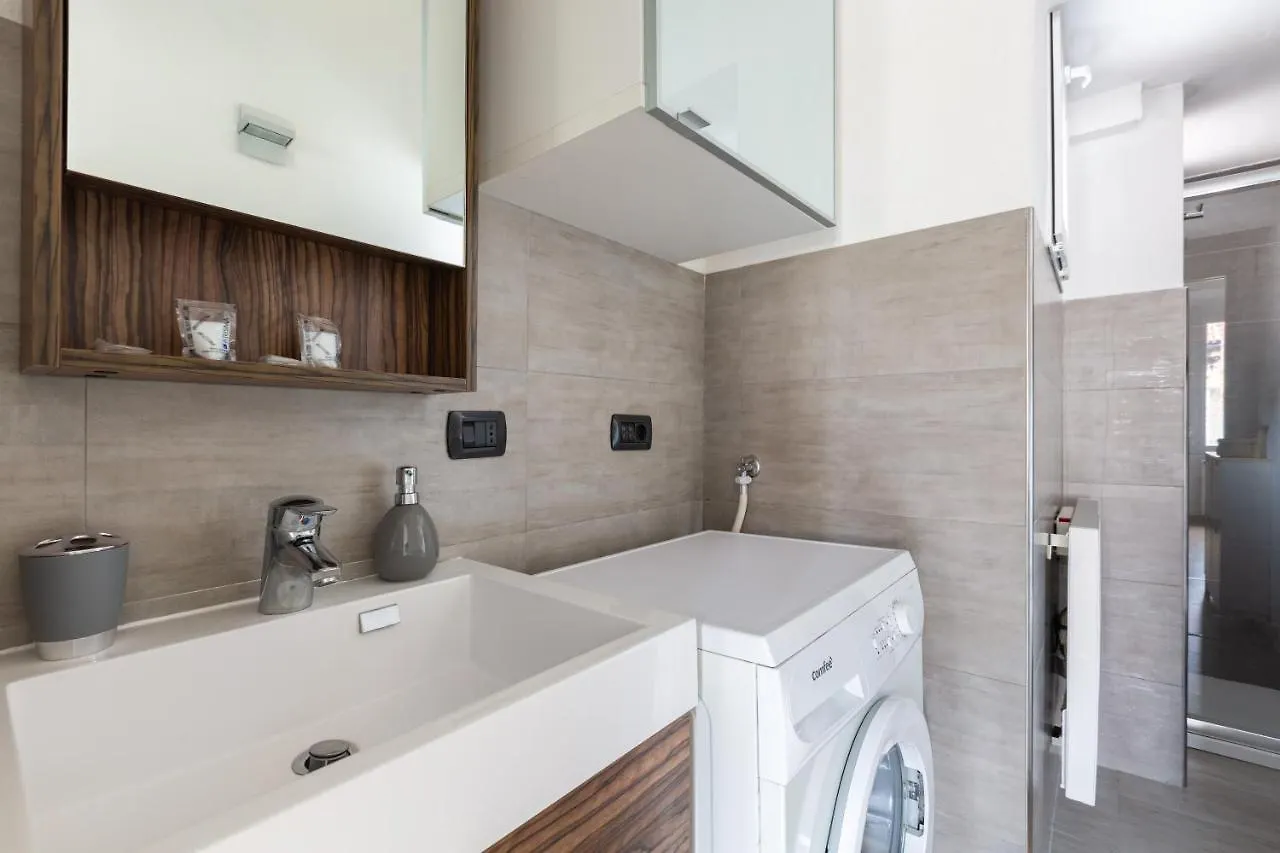 Ernest Nice Apartment Milan Italy